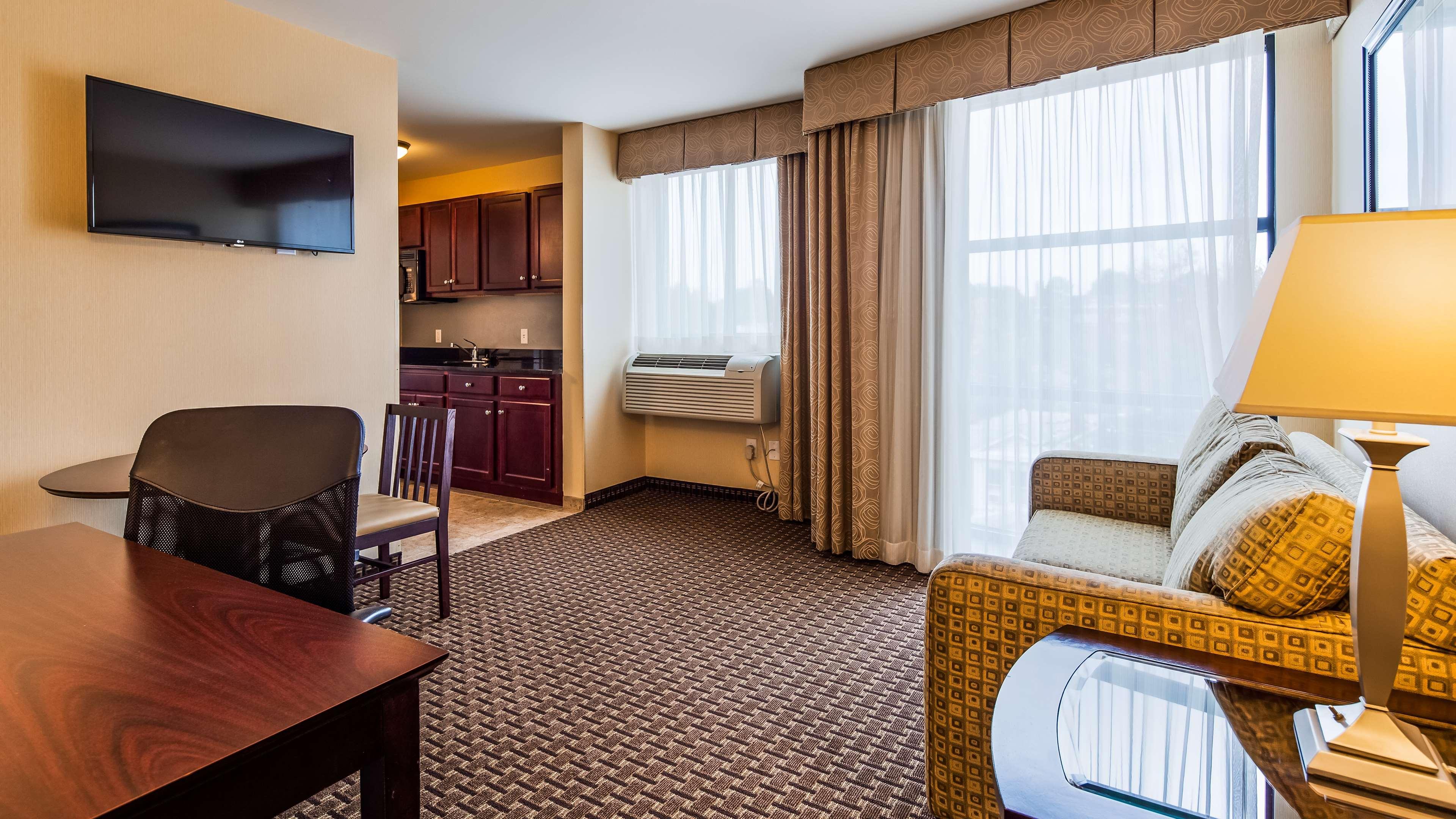 Best Western Plus Philadelphia Airport South - At Widener University Chester Bagian luar foto