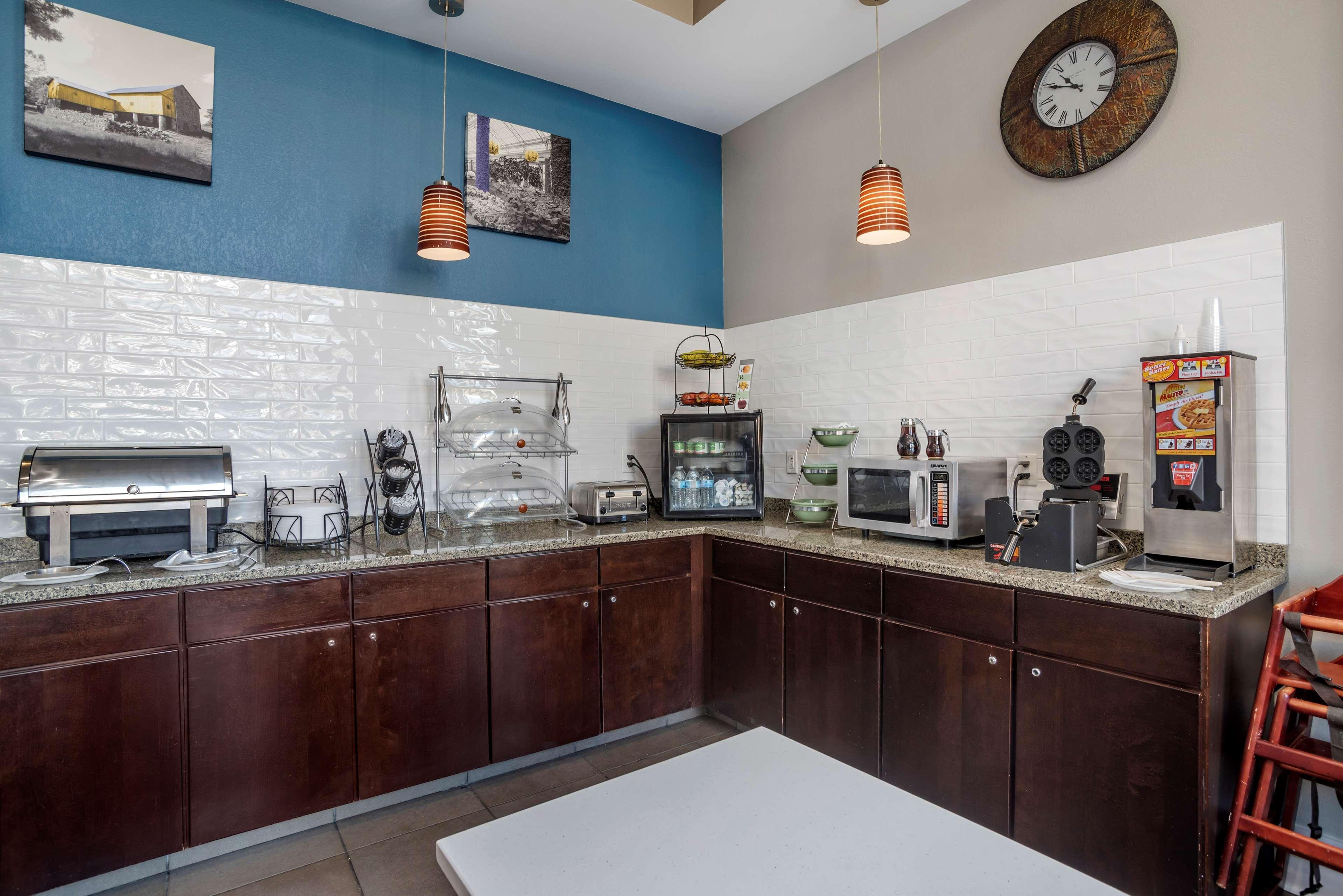 Best Western Plus Philadelphia Airport South - At Widener University Chester Bagian luar foto